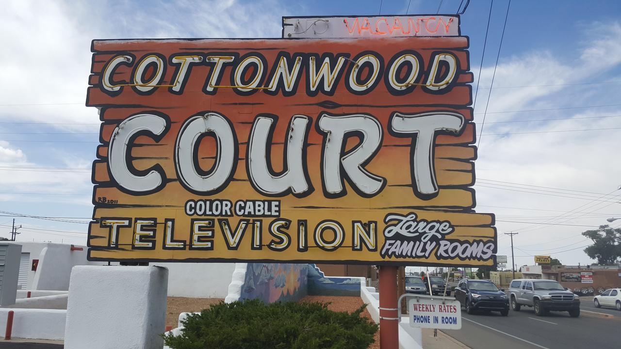 Cottonwood Court Motel 2*